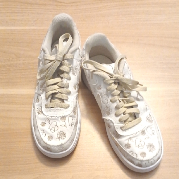 Nike "Valentines Day" Court Vision Low Top Sneakers in Size 8 - Picture 1 of 10